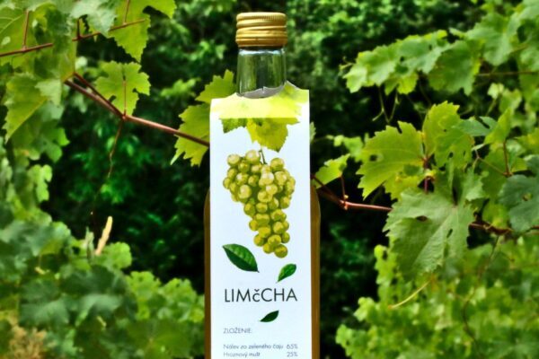 LIMčCHA: The refreshment of tea and grapes in every drop!